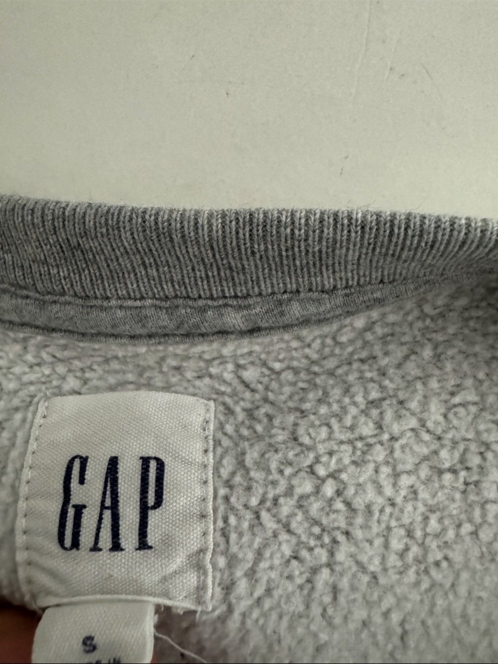 Gap Men’s Logo Crewneck Pullover Sweat shirt 
Size small - Picture 6 of 9
